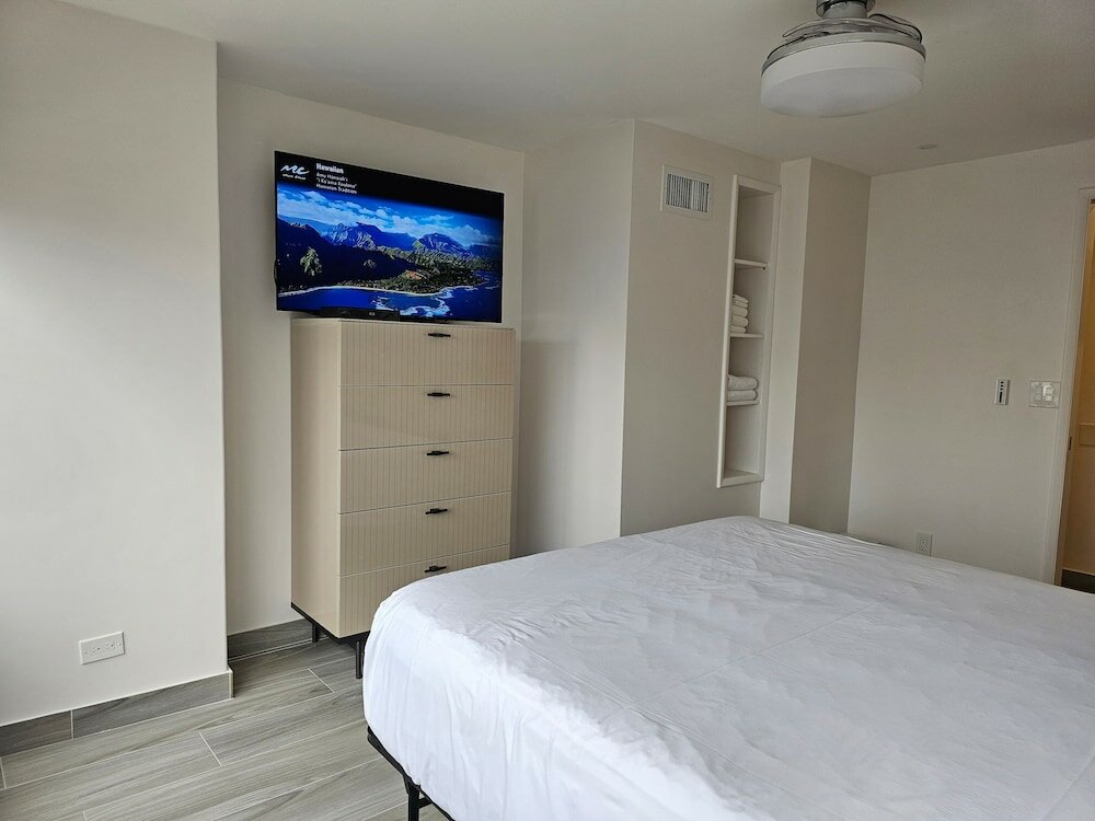 Фото Spacious Condos With Private Balcony at Discovery Bay - Free Wifi, Near Beaches!