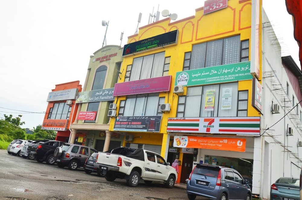 Фото Spot On 89920 Muwaffaq Inn