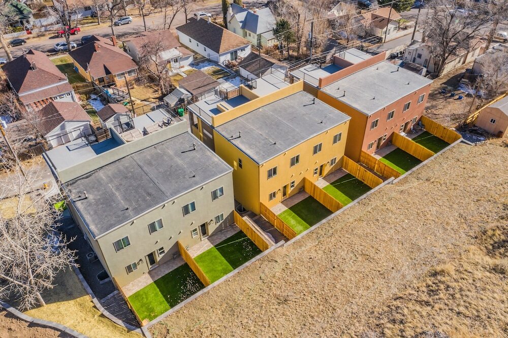 Фото Downtown Skyline Rooftop Patio Modern Townhome