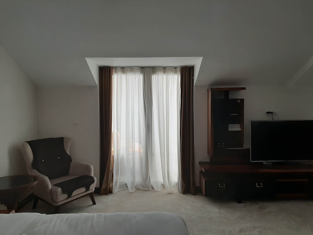 Фото Апарт-Отель Waikiki Tivat