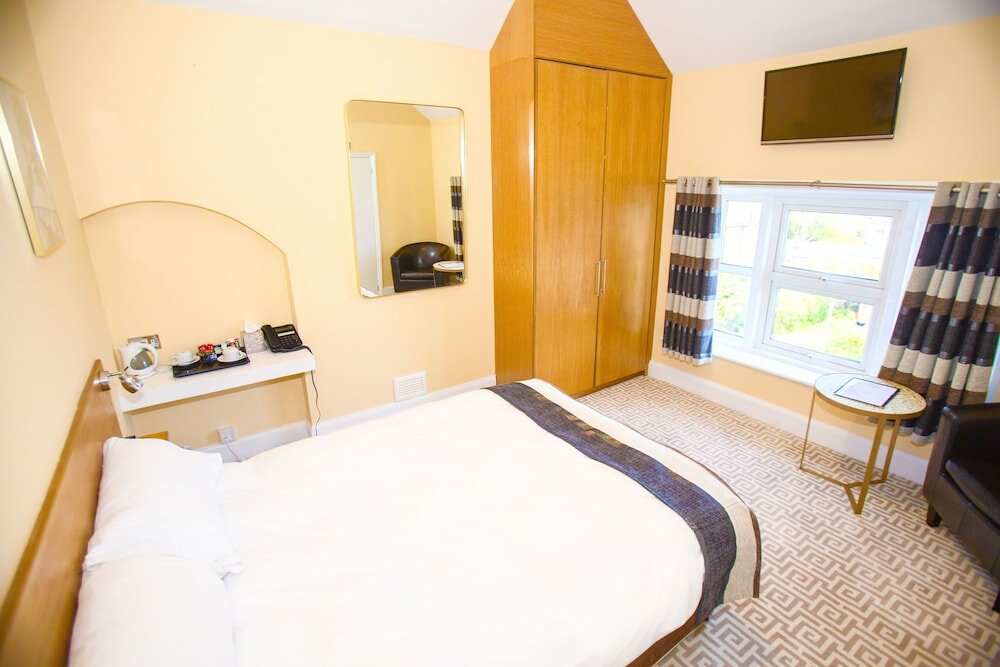 Фото The Hadley Hotel