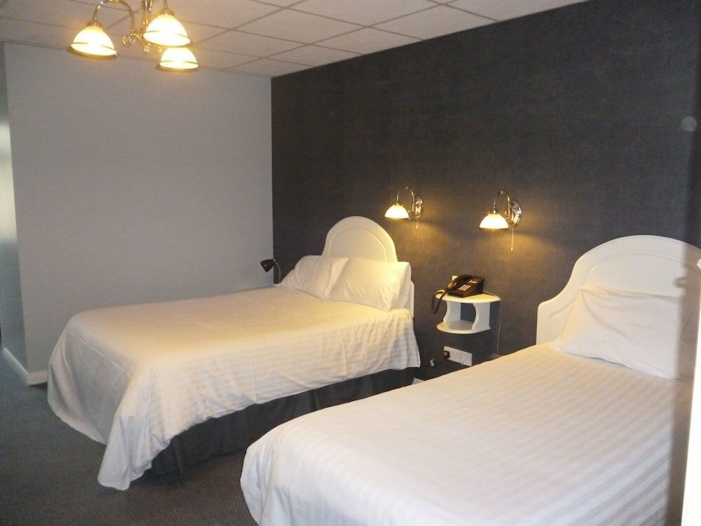 Фото 5 Corners Guest Inn