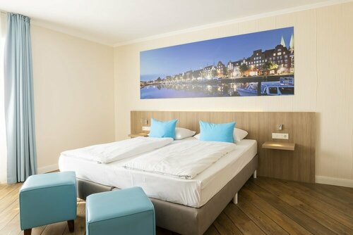 Внешний вид отеля Hotel Vier Jahreszeiten Lübeck в Лю́беке, фото 3