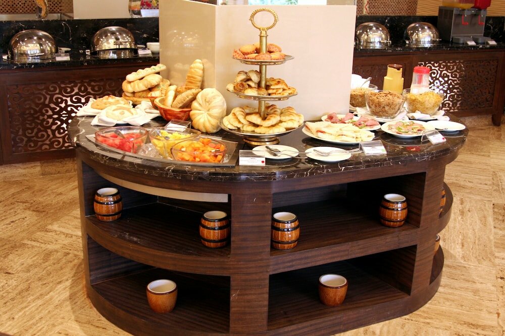 Фото The Retreat Hotel & Convention Centre