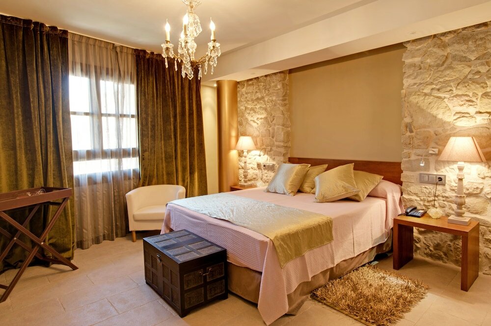 Фото Palacio del Obispo de Graus