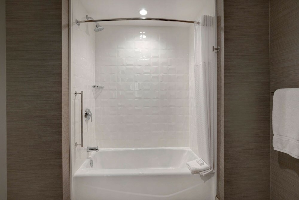 Фото Hilton Garden Inn Anaheim Resort