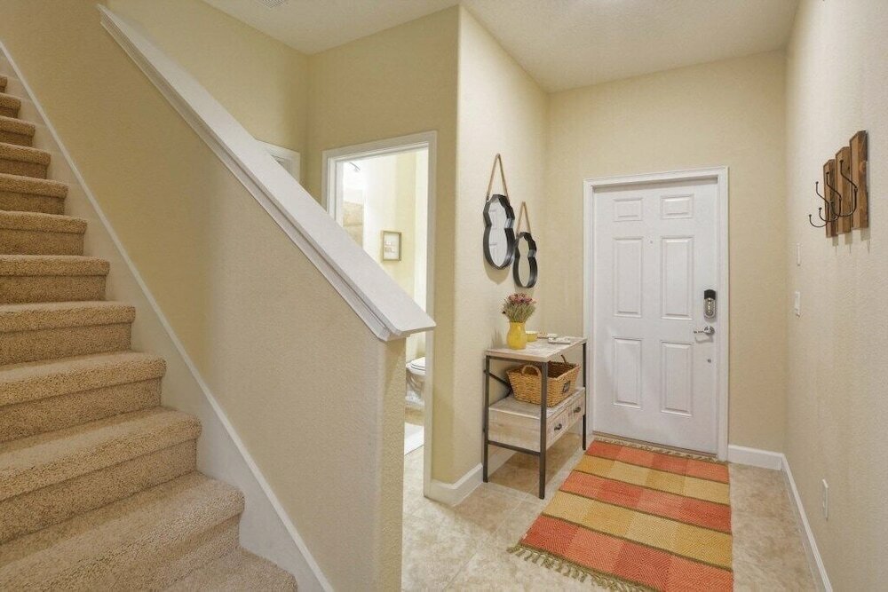 Фото Townhome W/splashpool In Storey Lake -1610st 4 Bedroom Townhouse by Redawning