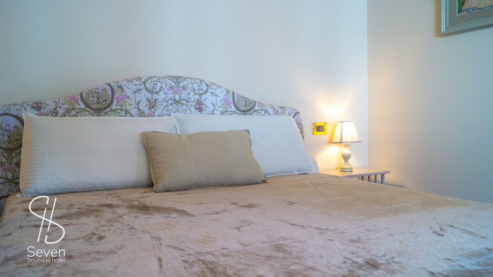 Фото Seven Boutique Hotel