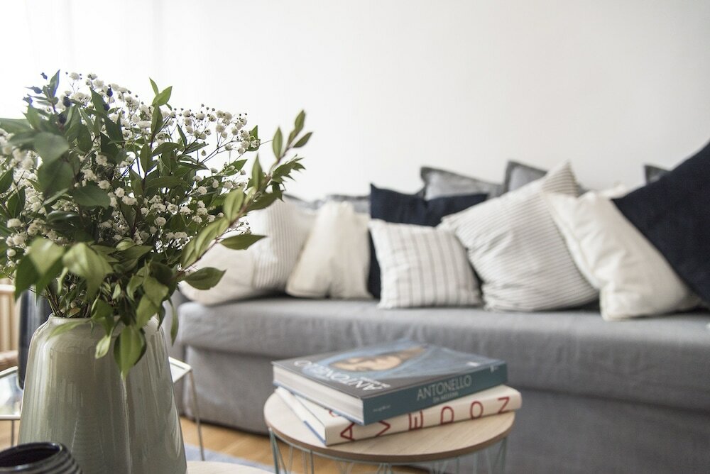 Фото Sweet Flat near Metro Stop