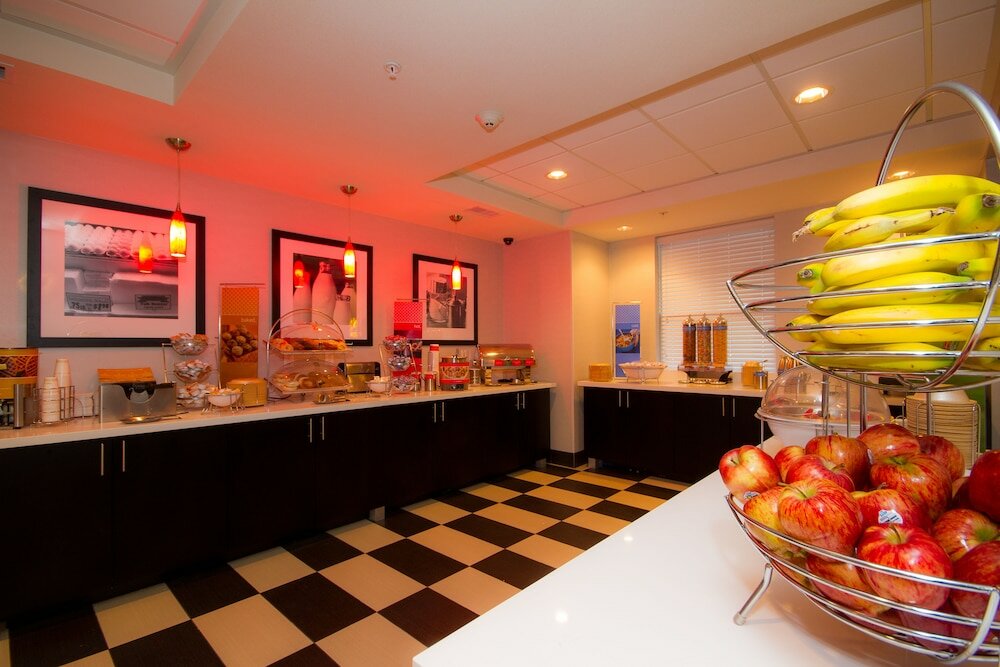 Фото Hampton Inn & Suites DuPont