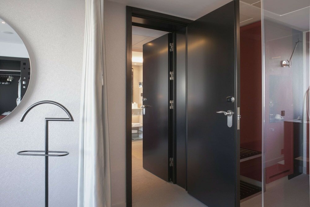 Фото Myriad by Sana Hotels