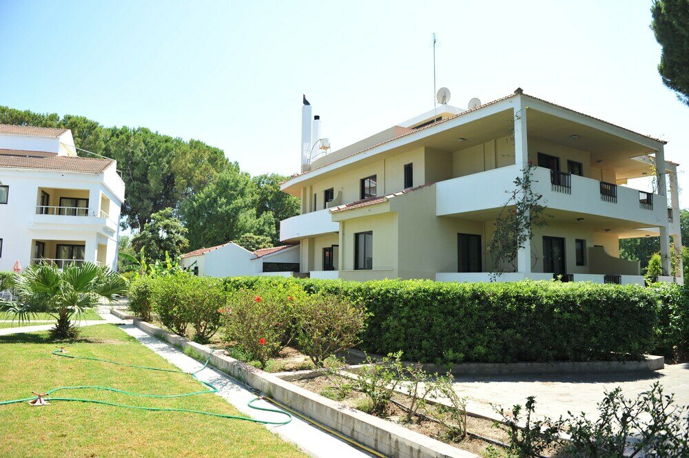 Фото Niki Hotel Apartments