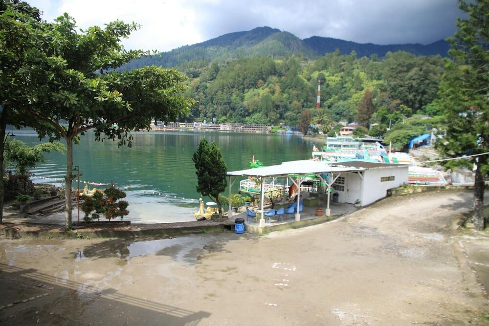 Фото Pandu Lakeside Hotel Parapat - Toba Lake