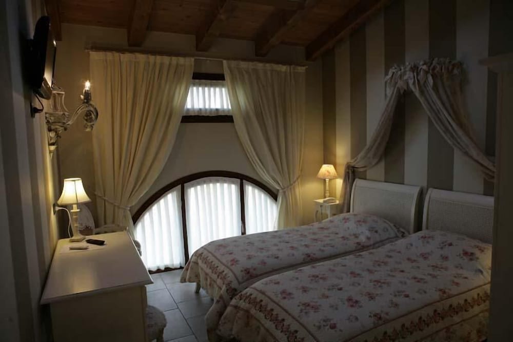 Фото Otto Ducati d'Oro