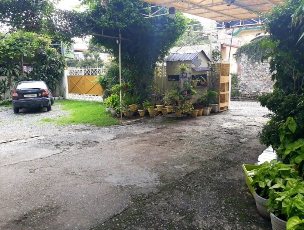 Фото Hotel Pathik