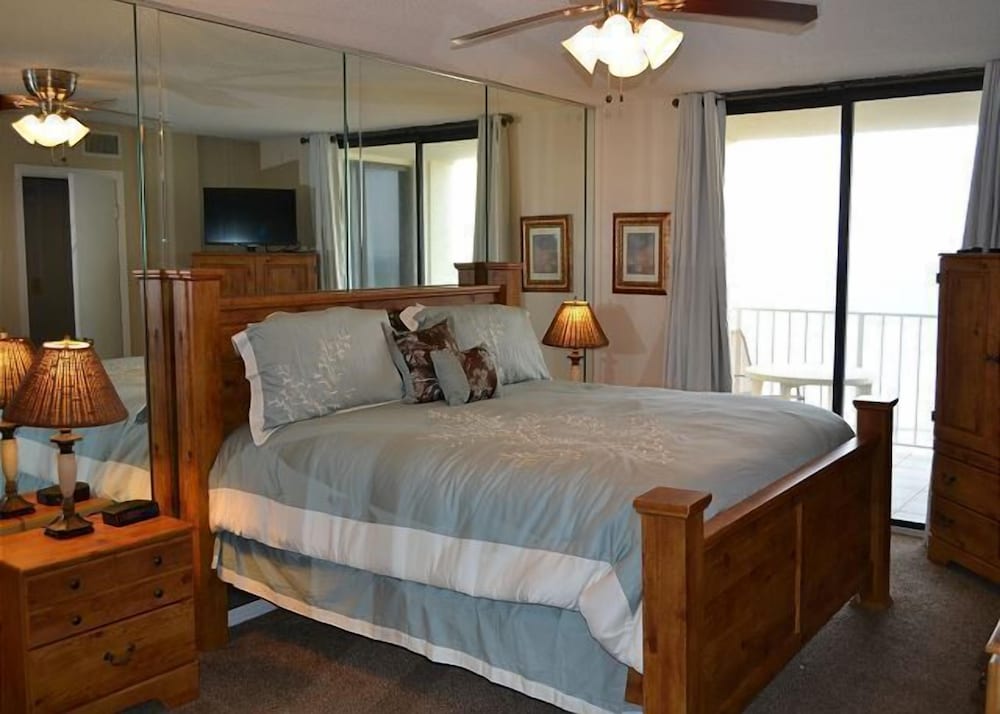 Фото Sunswept Condominiums