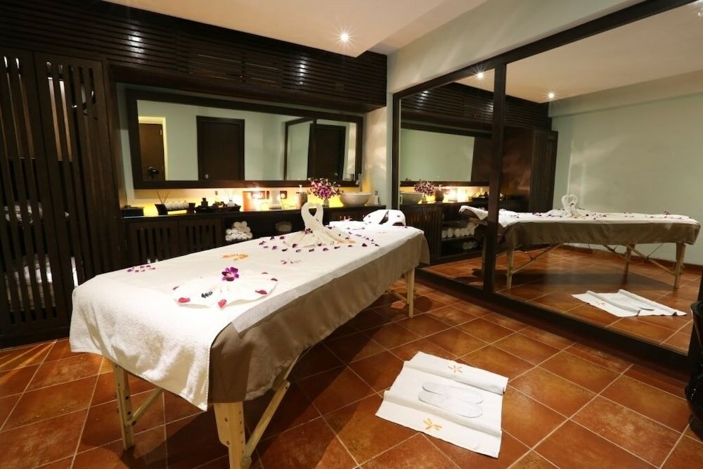 Фото Deltin Suites