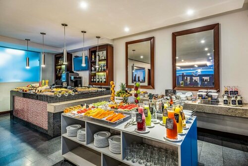 Гостиница Nh Bogotá Urban 93 Royal в Боготе