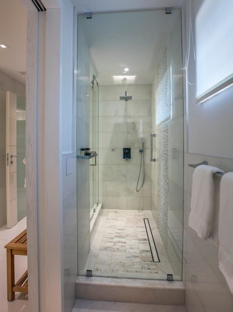 Фото Provident Luxury Suites Fisher Island