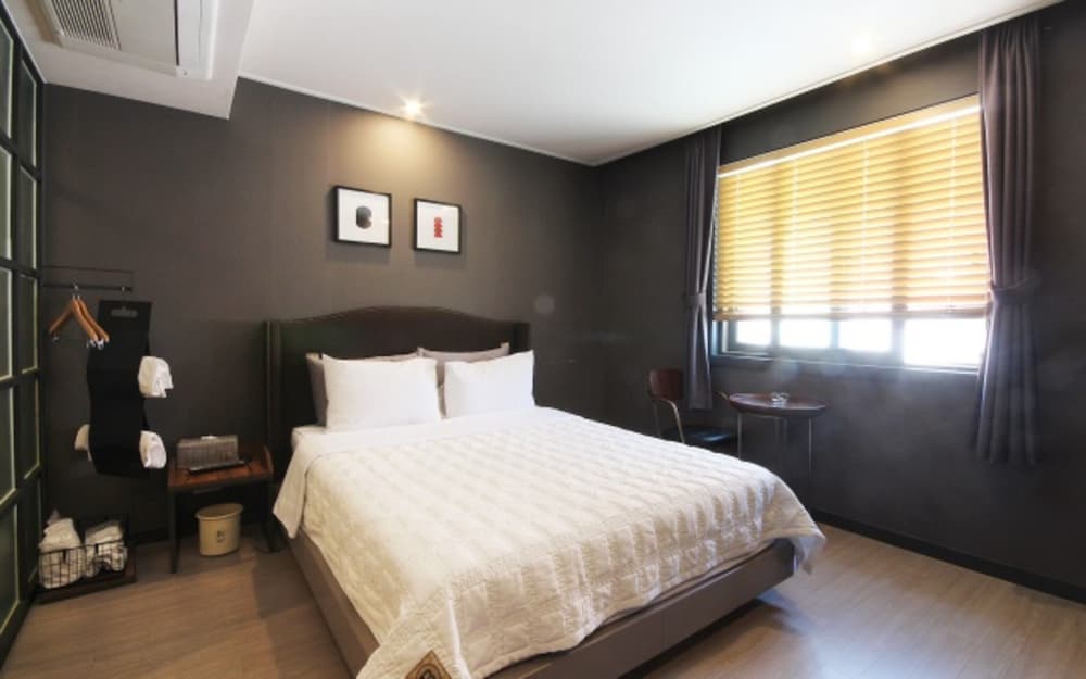 Фото Brown-dot Changwon Myeongseo Convention