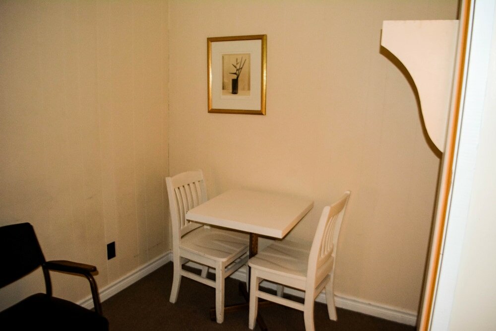 Фото The Shawville Hotel