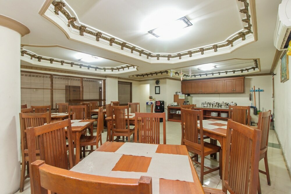 Фото RedDoorz Plus near Taman Siring