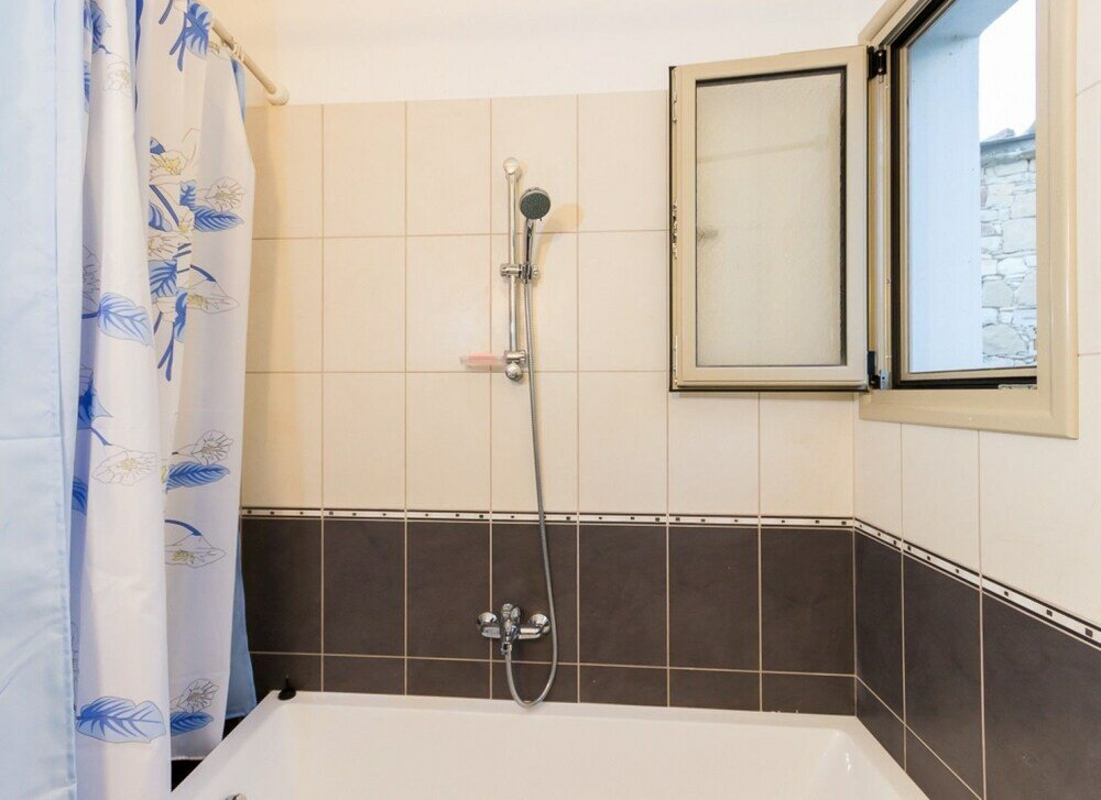 Фото The Lemon Tree Lodge Rustic Village