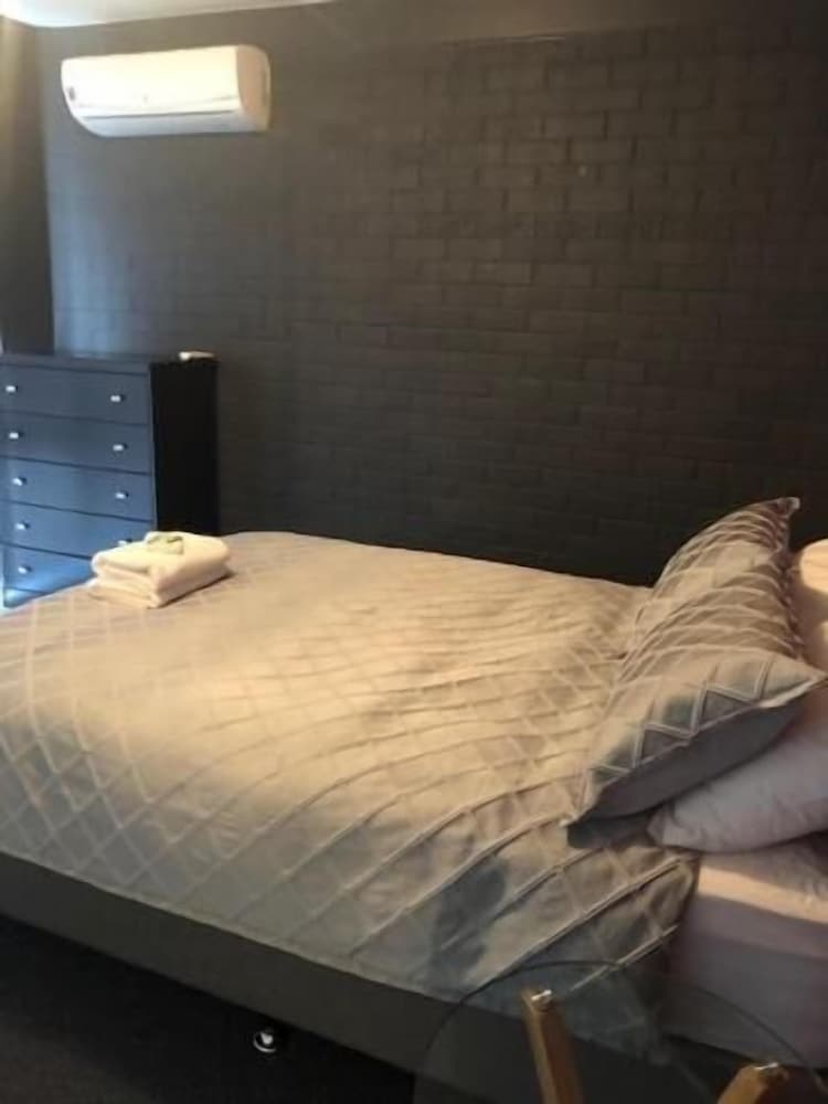 Фото Bull 'n' Bush Hotel Motel