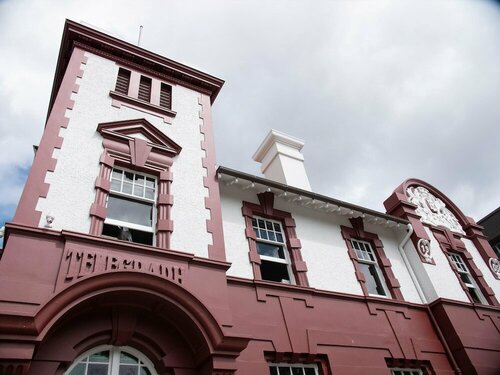 Гостиница Clarence Hotel в Тауранге