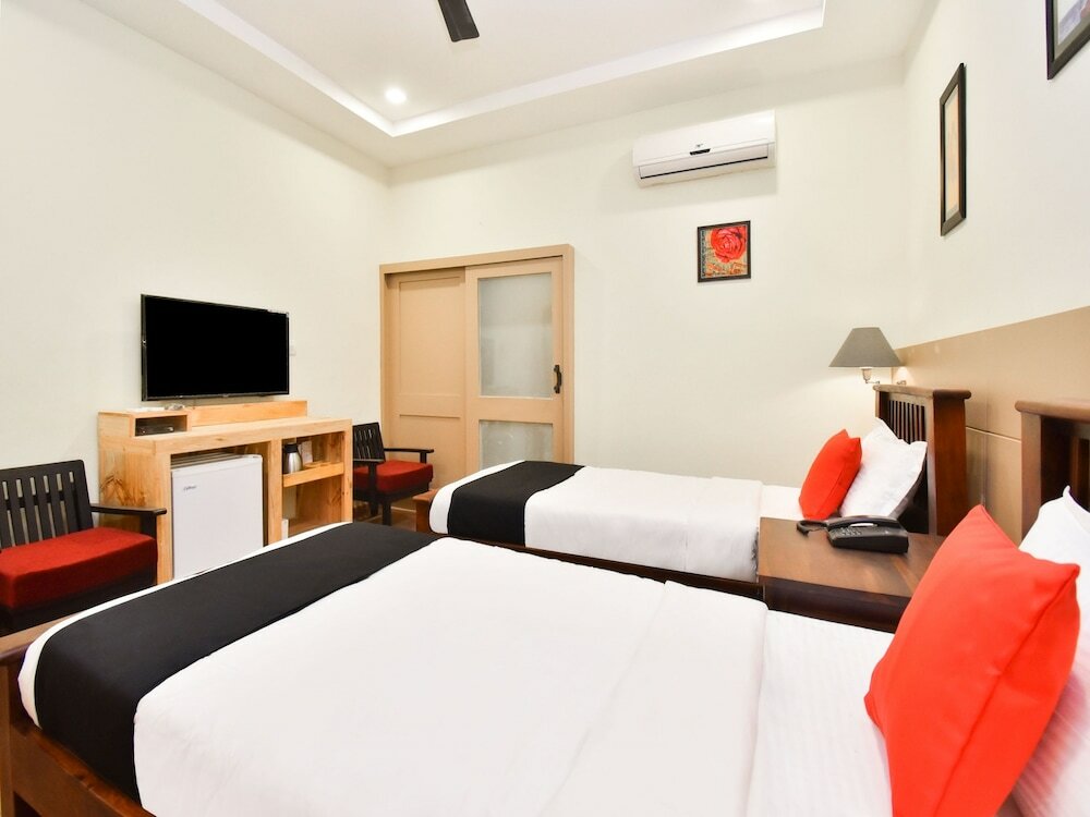 Фото Capital O 35409 Hotel Megh Niwas