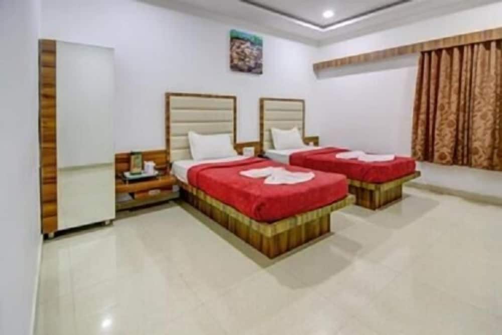 Фото Hotel Caravan