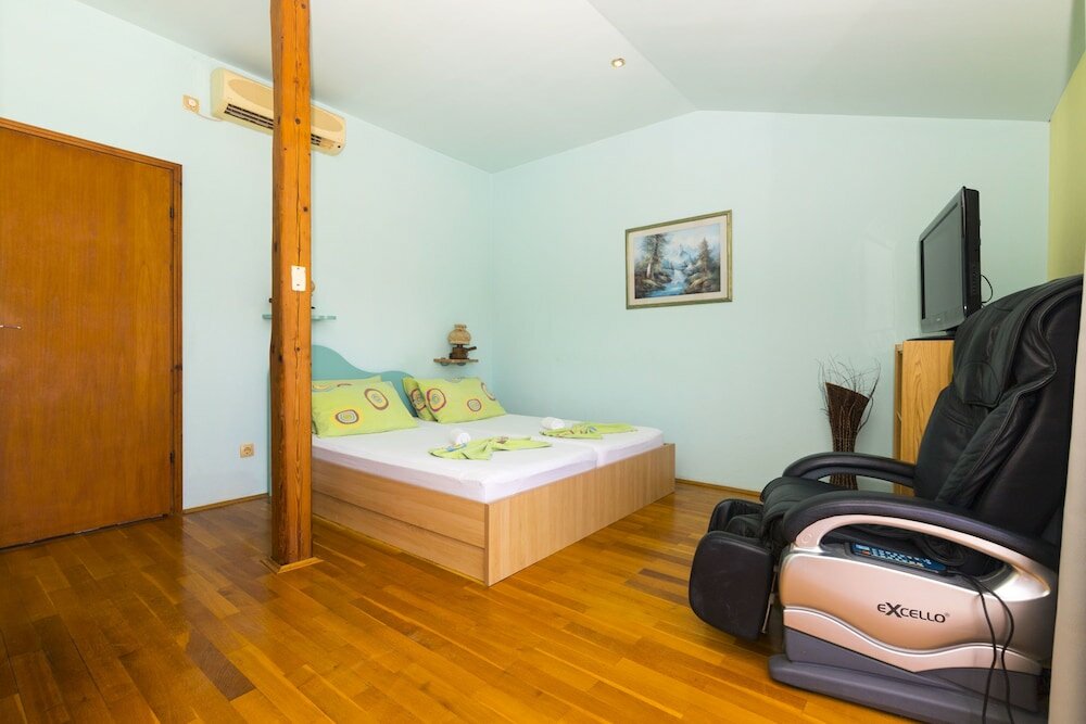 Фото Apartments and Room Caric