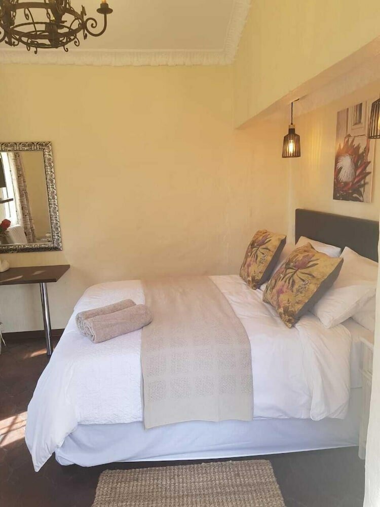 Фото Airport Tower Lodge