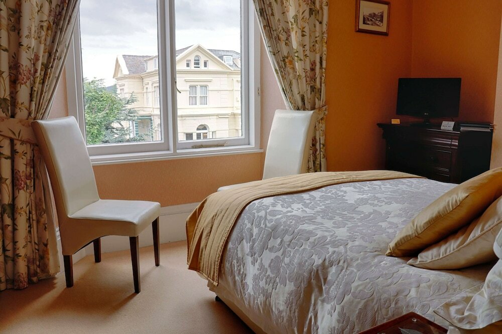 Фото Holcombe House