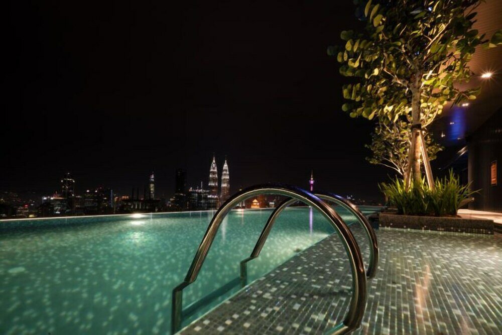 Фото Expressionz Professional Suites by iHost Homes 2