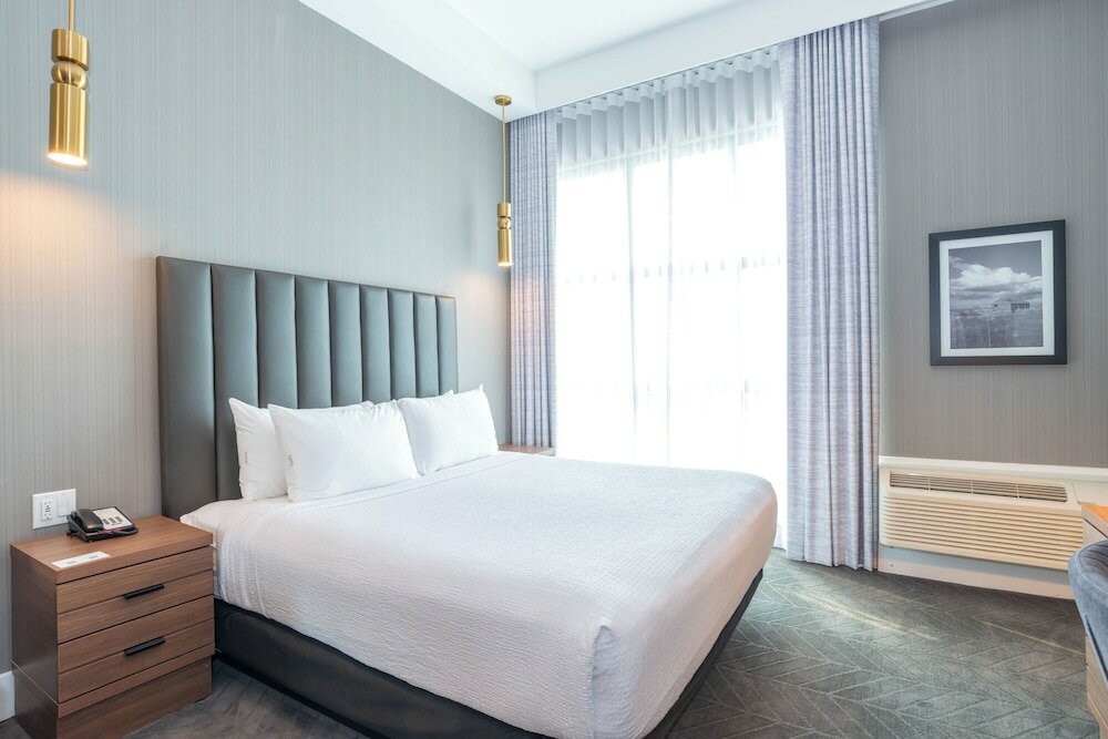 Фото Sandman Signature Sherwood Park Hotel