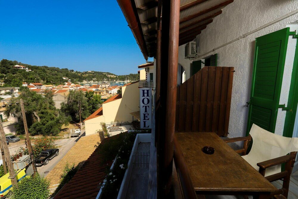 Фото Bastas Hotel & Studios