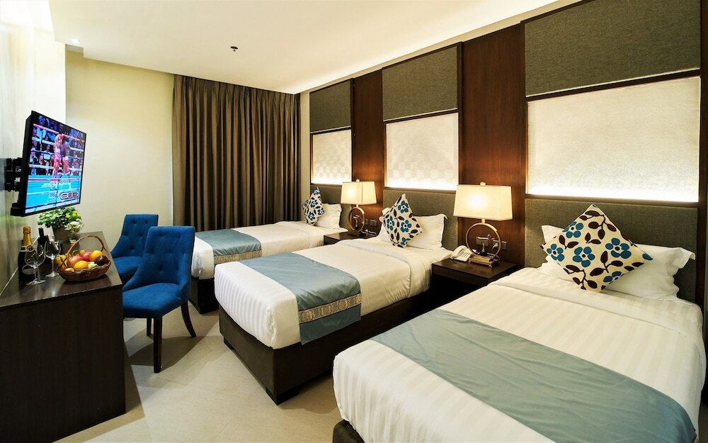 Фото J7 Plaza Hotel