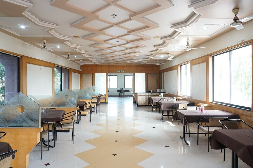 Фото Oyo 24487 Hotel Raj Regency