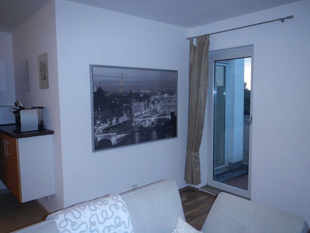 Фото Großzügiges Zweiraumapartment Troisdorf