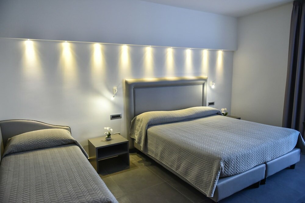 Фото Pompei Inn Ruins Luxury Suites