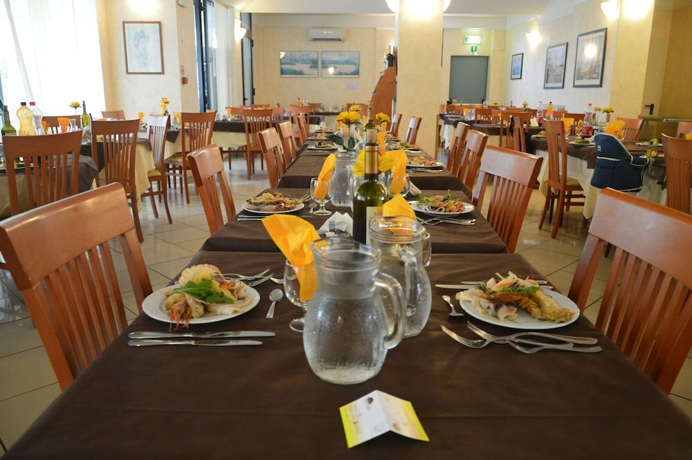 Фото Hotel Karin