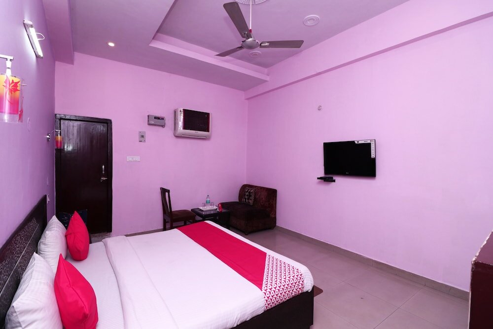 Фото Oyo 16905 The Rohtak Hyatt