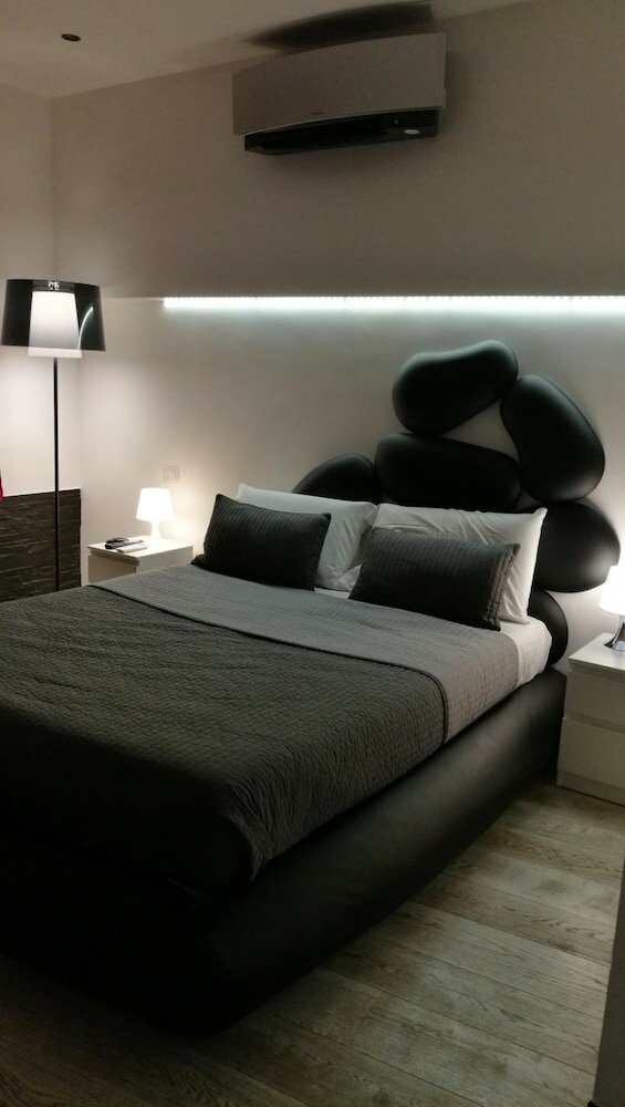 Фото Two Chic Guesthouse