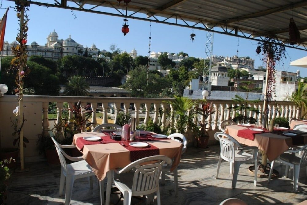 Фото отеля 2