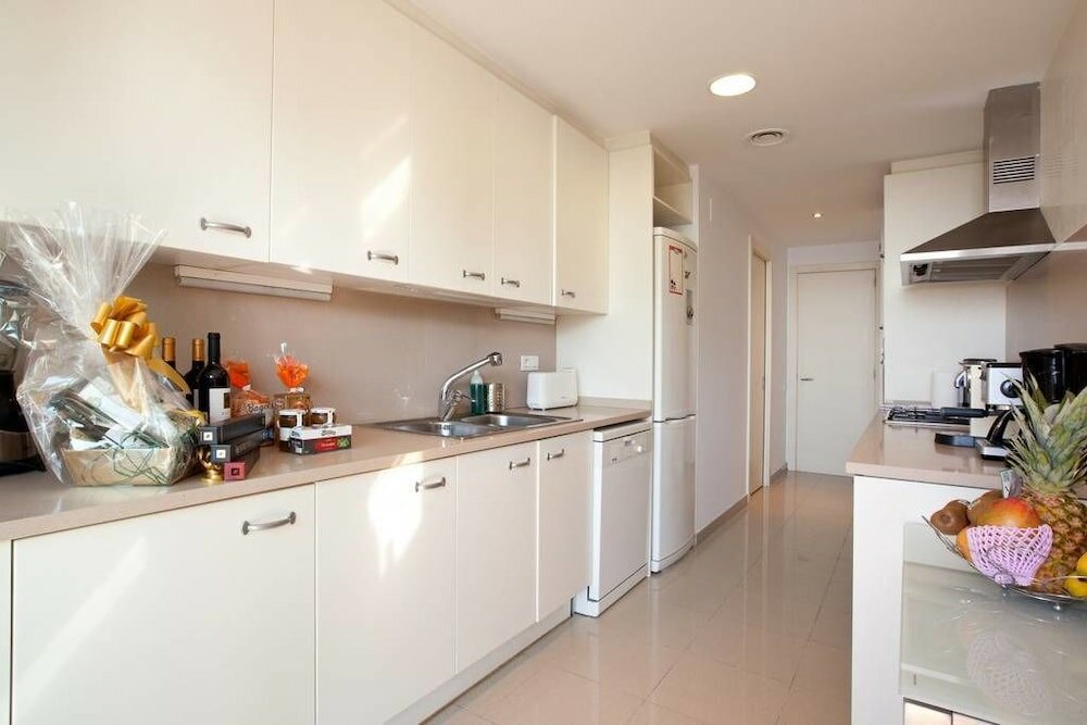 Фото Akira Flats Diagonal Mar