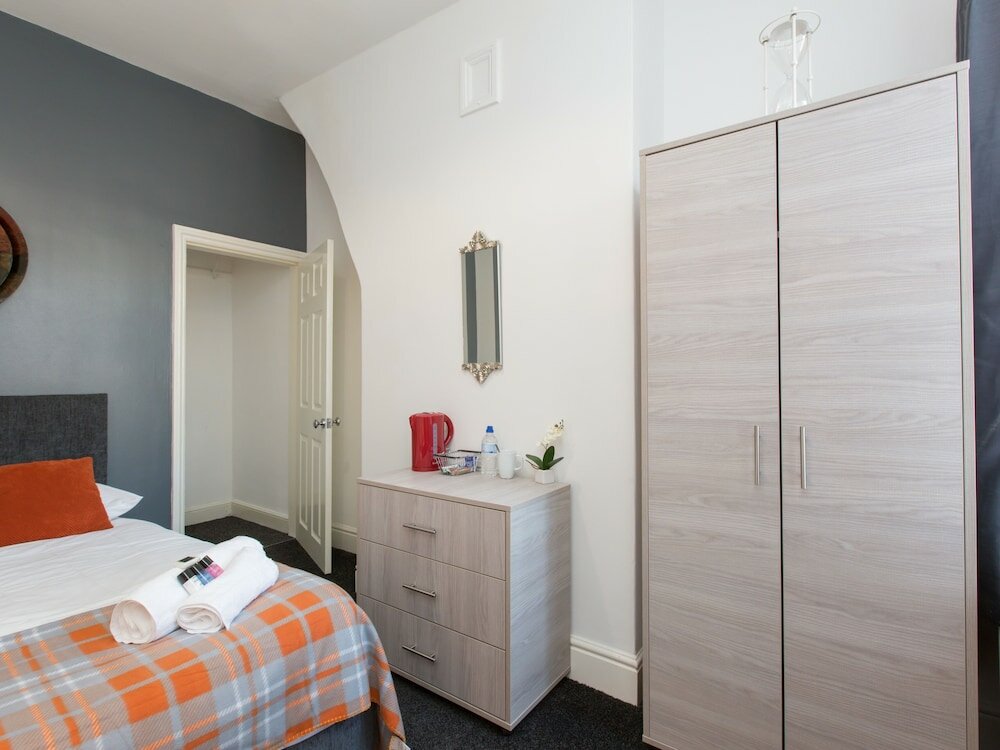 Фото Townhouse Plus @ 166 Edleston Road Crewe