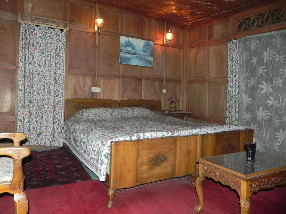 Фото Shabrose Heritage Houseboats