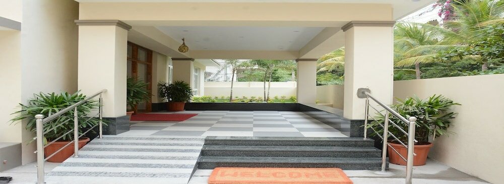 Фото Sree Parthi Hotel