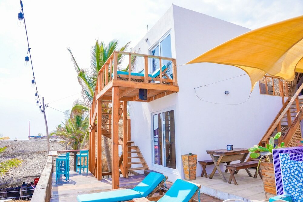 Фото The Black Sand Beachhouse